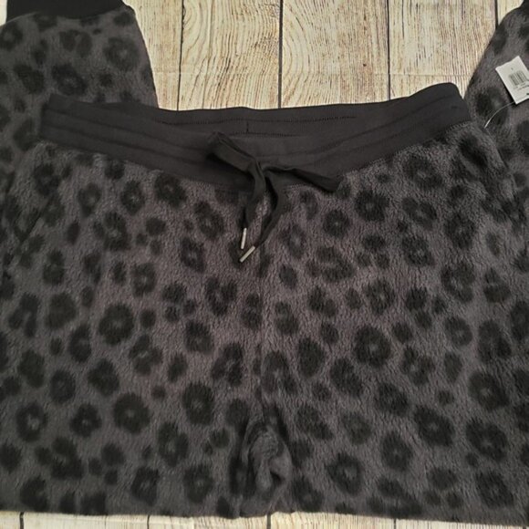 Old Navy Women’s Fleece Sweatpants Joggers Grey Cheetah Print Loungewear - Picture 3 of 5